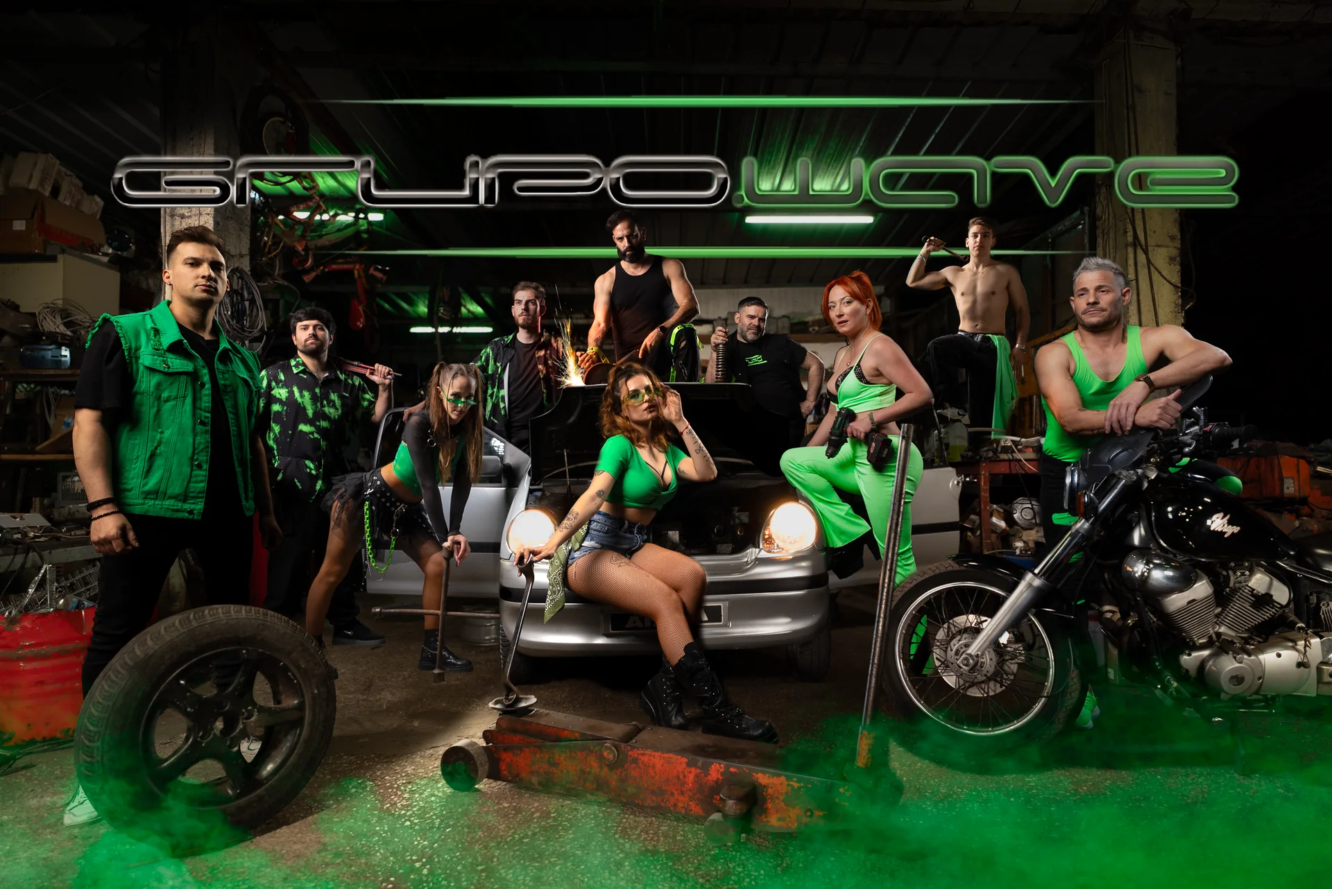 Grupo Wave reunido numa oficina, numa produção visual verde e preta
